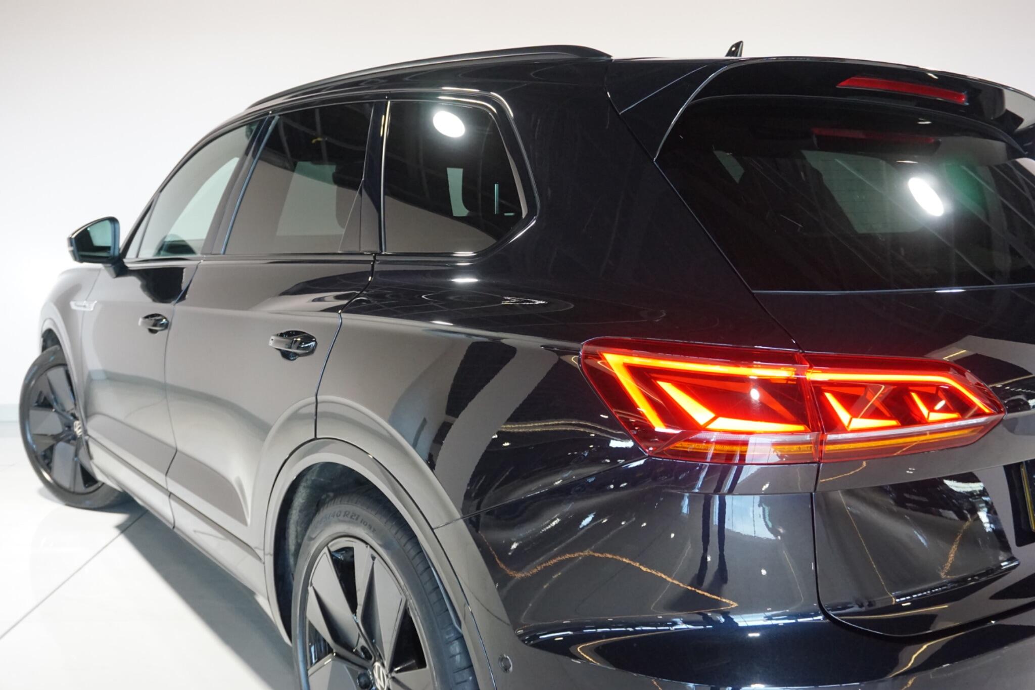 Volkswagen Touareg 3.0 TDI V6 Black Edition SUV 5dr Diesel Tiptronic 4Motion Euro 6 (s/s) (286 ps)